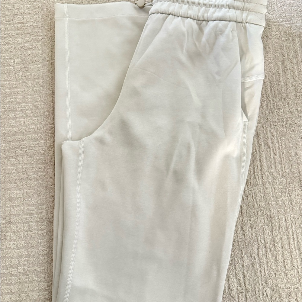 Lululemon Athletica Cream softstreme pants. Wide leg size 6